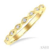 1/10 Ctw Marquise Mount Link Round Cut Diamond Wedding Band in 14K Yellow Gold