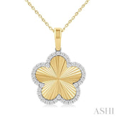 1/4 Ctw Fluted Texture Clover Round Cut Diamond Fashion Pendant With Chain in 14K Yellow and White Gold