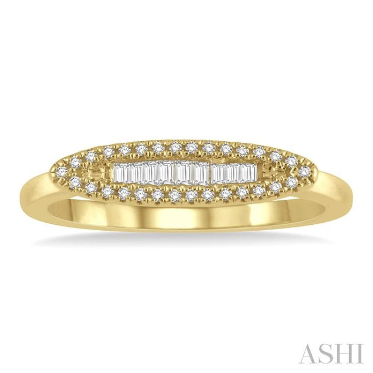 1/5 Ctw Pod Center Baguette and Round Cut Diamond Stackable Petite Fashion Band in 10K Yellow Gold
