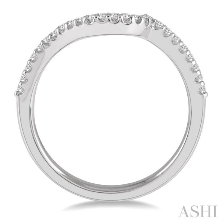 1/6 Ctw Crescent Shape Round Cut Diamond Wedding Band in 14K White Gold