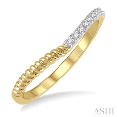 1/20 Ctw Twisted Round Cut Diamond Wedding Band in 14K Yellow Gold