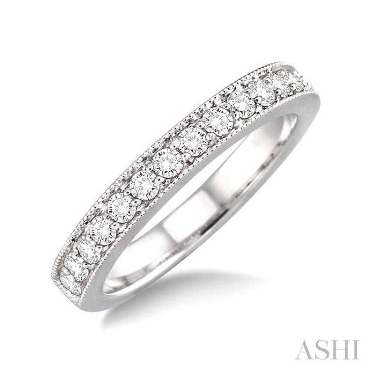 1/4 Ctw Round Cut Diamond Wedding Band in 14K White Gold