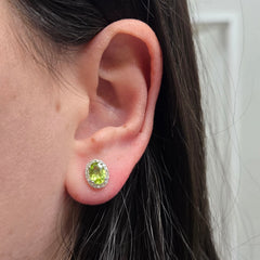 !4k White Gold Peridot and Diamond Studs