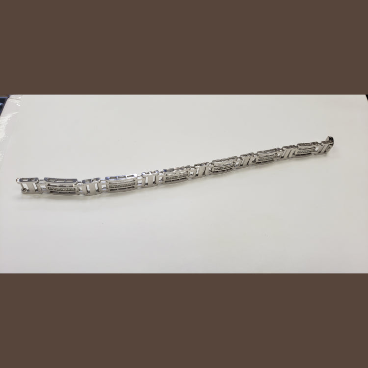 14 karat white gold mens bracelet with diamonds set in the center of each link .