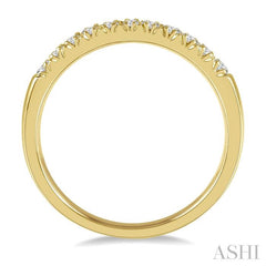 1/4 Ctw 11 Stone Round Cut Diamond Wedding Band in 14K Yellow Gold