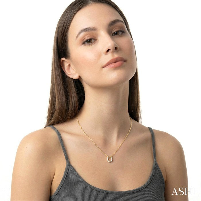 1/10 Ctw Horseshoe Charm Round Cut Diamond Petite Fashion Pendant With Chain in 10K Yellow Gold