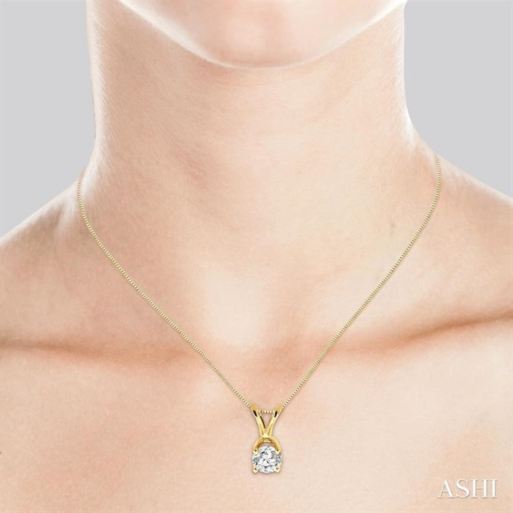 Round Cut Diamond Solitaire Pendant in 14K Yellow Gold with chain