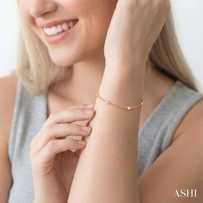 1/4 Ctw Circular Mount Round Cut Diamond Station Bracelet in 14K Yellow Gold