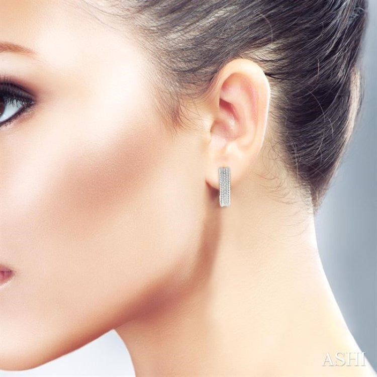 1/6 Ctw Round Cut Diamond Fashion Earrings in Sterling Silver