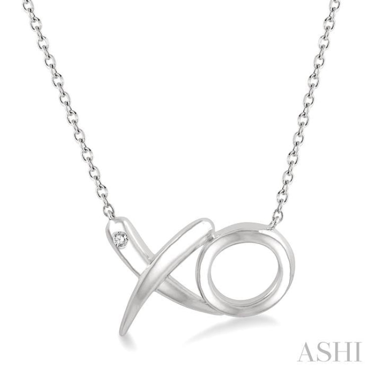 1/50 Ctw 'XO' Hugs and Kisses Round Cut Diamond Fashion Pendant With Chain in Sterling Silver