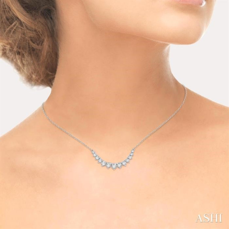 1 Ctw Graduated Diamond Smile Necklace in 14K White Gold