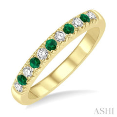 2 MM Emerald and 1/5 Ctw Round Cut Diamond Precious Wedding Band in 14K Yellow Gold