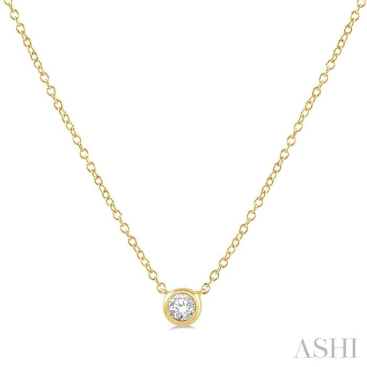 1/10 Ctw Bezel Round Cut Diamond Petite Fashion Pendant With Chain in 10K Yellow Gold