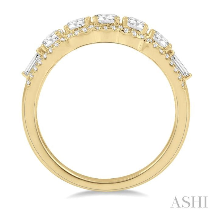 1 Ctw Baguette and Round Cut Diamond Fashion Ring in 14K Yellow Gold