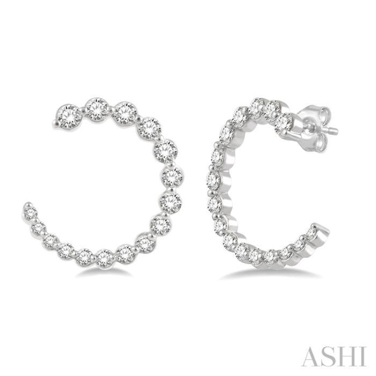 3/4 Ctw Graduated Round Cut Diamond Open Hoop Earring in 14K White Gold