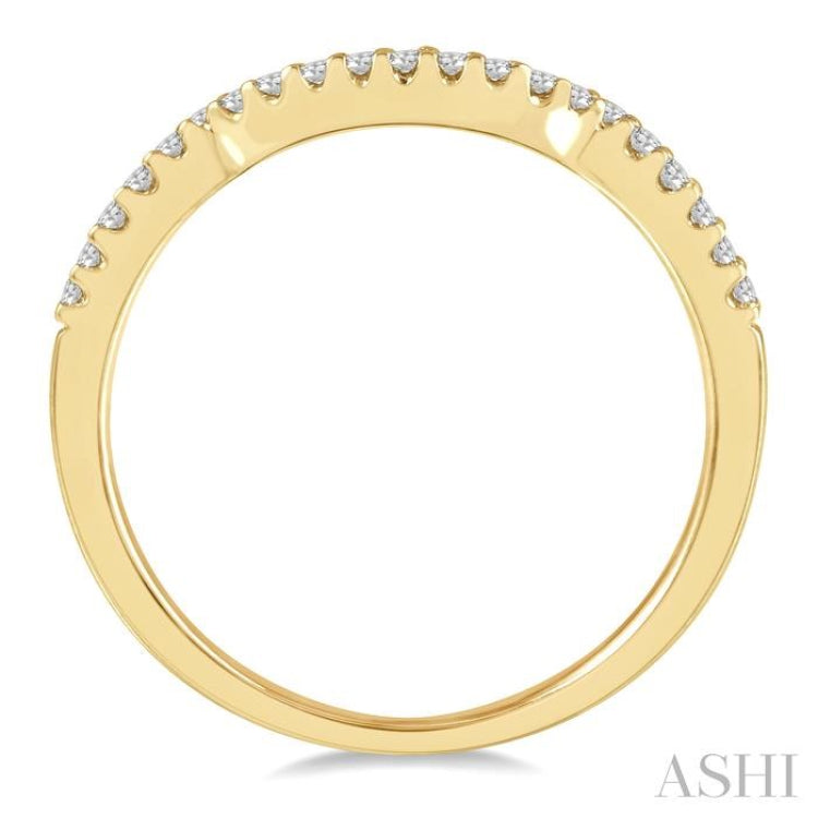 1/6 ctw Cradle Center Round Cut Diamond Wedding Band in 14K Yellow Gold