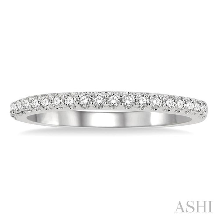 1/4 Ctw Round Cut Diamond Wedding Band in 14K White Gold