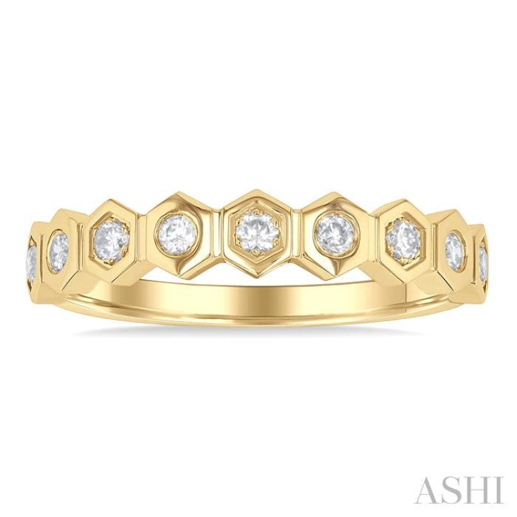 1/5 Ctw Hexagon Shape Link Round Cut Diamond Fashion Ring in 14K Yellow Gold