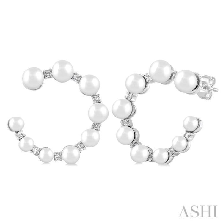 1/5 ctw Graduated 2.8 - 4.5 MM Cultured Pearls and Round Cut Diamond Half Hoop Earring in 14K White Gold