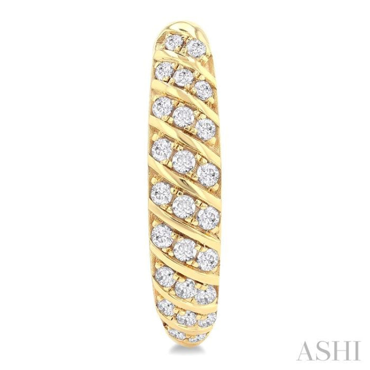 1/2 Ctw Ribbed Swirl Round Cut Diamond Fashion Hoop Earring in 14K Yellow Gold