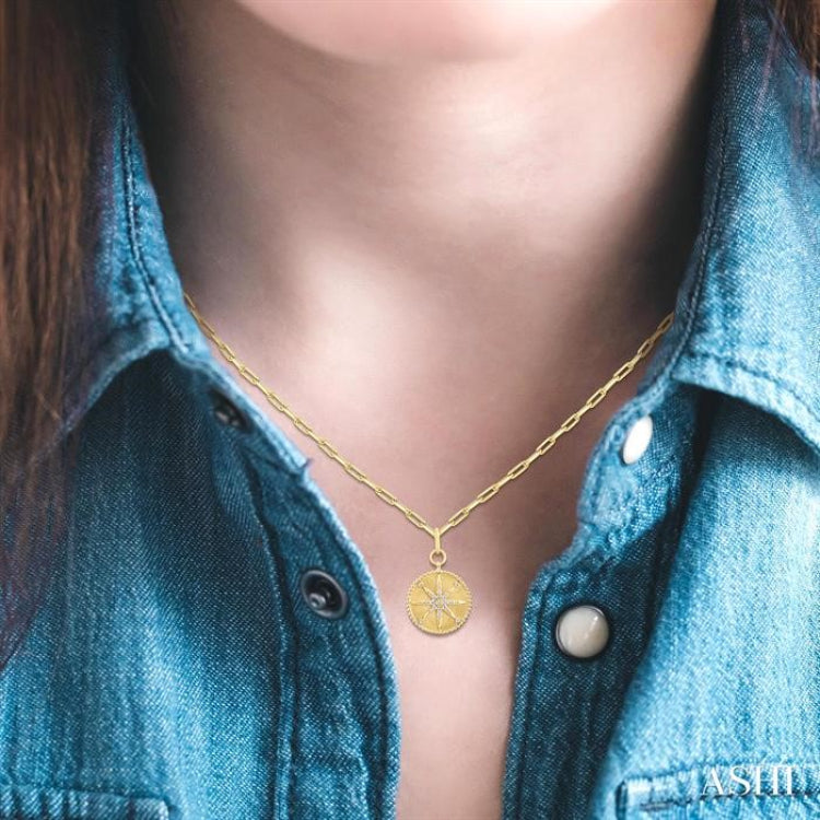 1/4 Ctw Round Cut Diamond Compass Symbol Circle Medallion Fashion Pendant With Paperclip Chain in 14K Yellow Gold