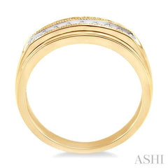 1/8 Ctw Round Cut Diamond Women's Ring in 10K Yellow Gold