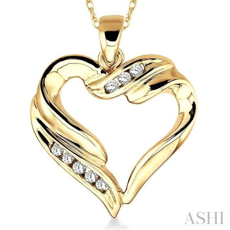 1/10 Ctw Round Cut Diamond Heart Pendant in 10K Yellow Gold with Chain