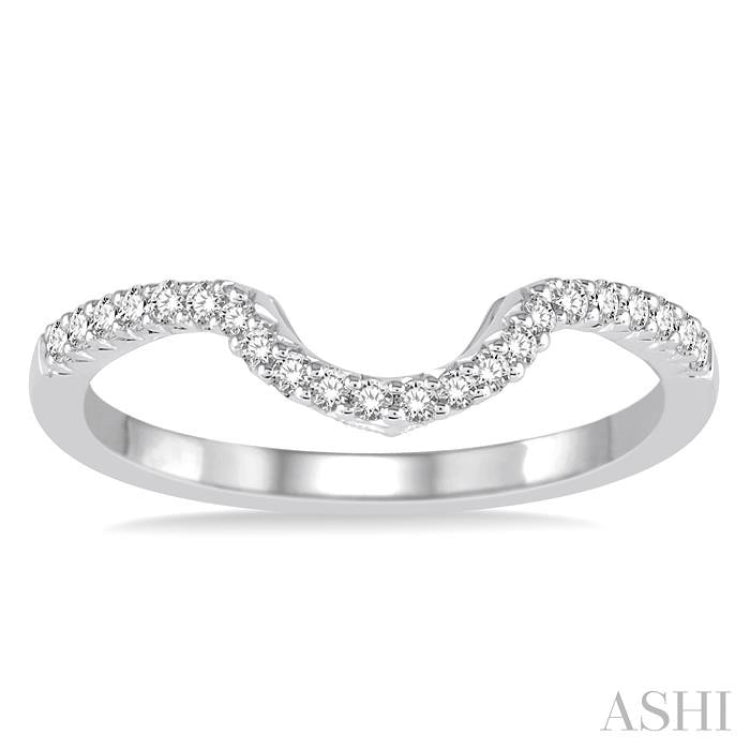 1/4 Ctw Curve Center Round Cut Diamond Wedding Band in 14K White Gold