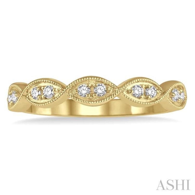 1/8 Ctw Twisted Marquise Mount Round Cut Diamond Fashion Band in 14K Yellow Gold